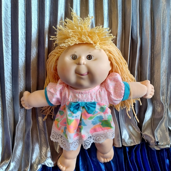 First edition Cabbage patch doll 1990 - Picture 8 of 16